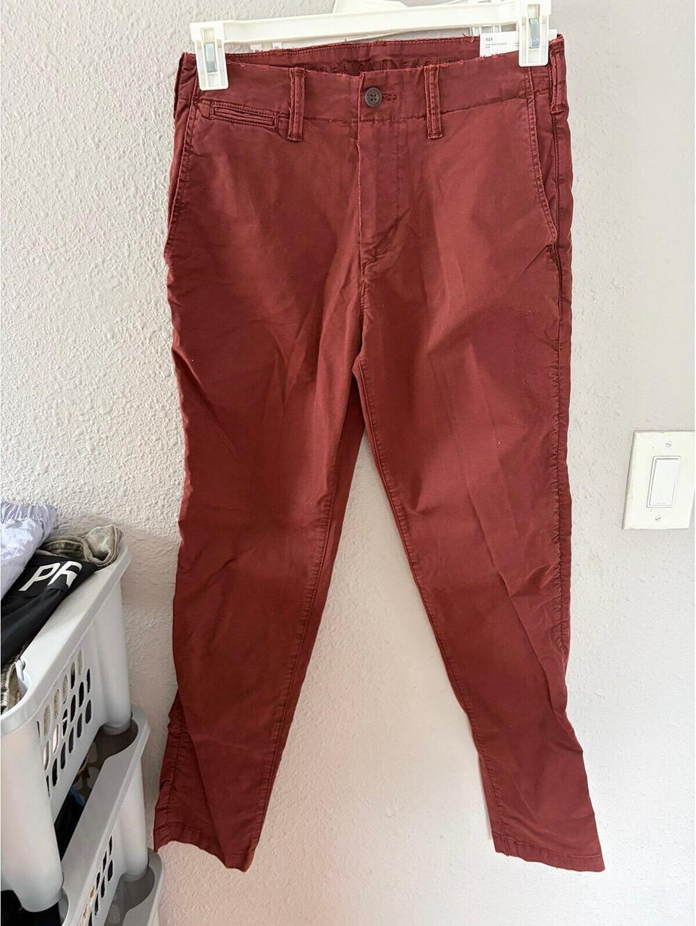 Men's NWT American Eagle Slim Lived-In Khakis Flex size 29/32. Red